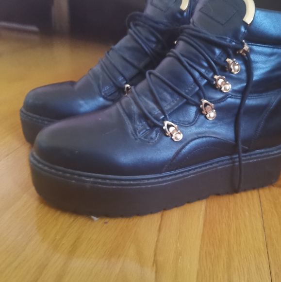 Boots - Picture 3 of 3